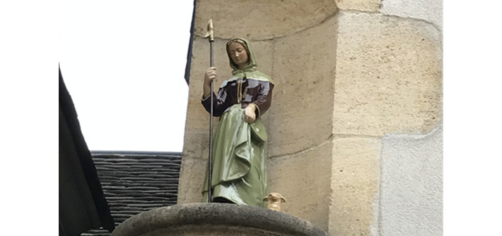 Montmartre statue Sainte-Geneviève